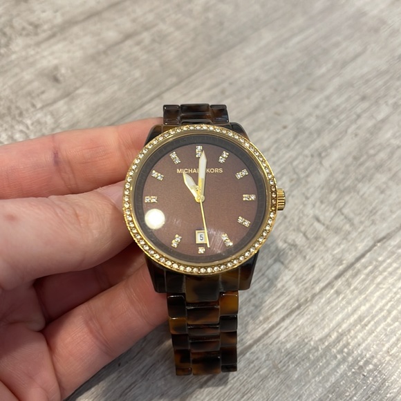 Michael Kors tortoise watch - Picture 2 of 4